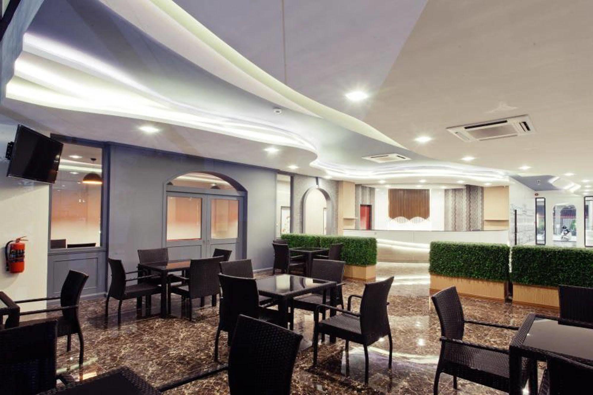 The Proud Hotel Ubon Ratchathani Extérieur photo